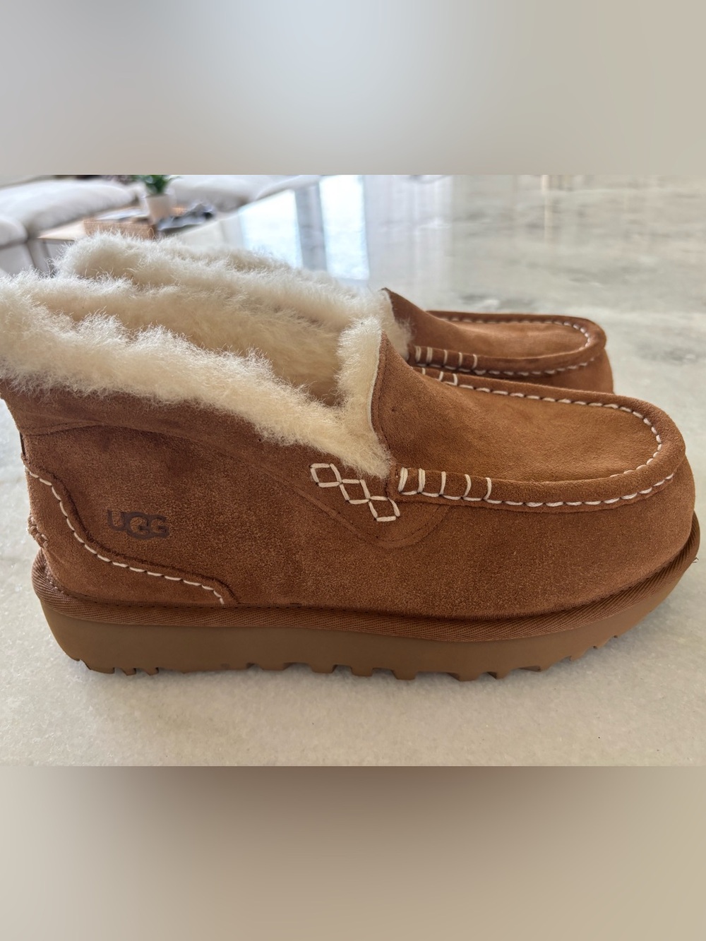 Brand new Uggs size 9 Ansley Parc cozy loafer flats chestnut color